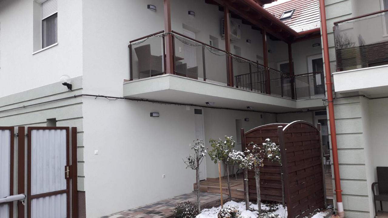 Orchidea Apartman ヘーヴィーズ エクステリア 写真